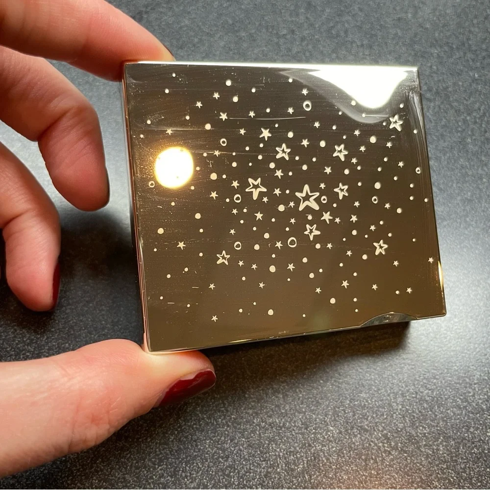 Clarins Illuminating Sculpting Powder Face and Décolleté - Picture 5 of 9